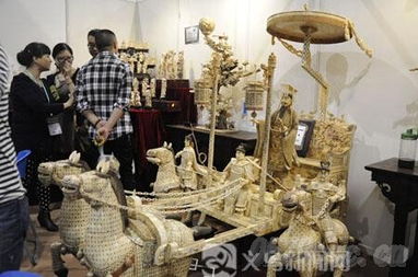 森博会木竹工艺品展区 木雕与牙雕争奇斗艳，竹工艺品研发引领文旅新风尚